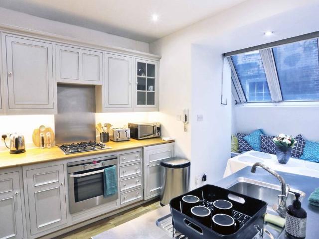 London, WC2H 7AA, United Kingdom | 8 bed townhouse for rent #95627190 | Rentberry