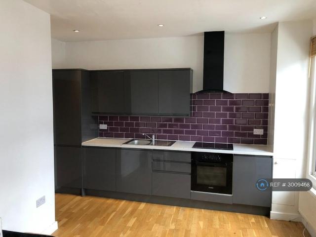 London, Wimbledon, SW19 2 bed flat to rent £1,985 pcm £458 pw