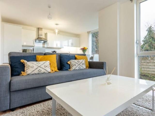 London, TW8 0GS, United Kingdom | 2 bed apartment for rent #148746877 | Rentberry