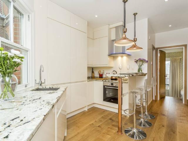 London, TW9 1UW, United Kingdom | 3 bed apartment for rent #96867600 | Rentberry