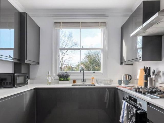 London, TW9 4DQ, United Kingdom | 3 bed apartment for rent #121953494 | Rentberry