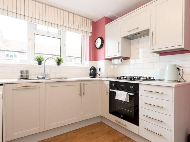 London, TW9 4EF, United Kingdom | 2 bed apartment for rent #132081255 | Rentberry