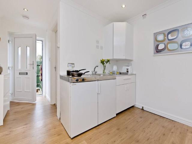 London, TW10 7QH, United Kingdom | Studio apartment for rent #95919581 | Rentberry