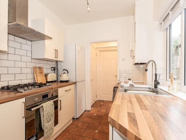 London, TW11 8SY, United Kingdom | 2 bed house for rent #131487725 | Rentberry