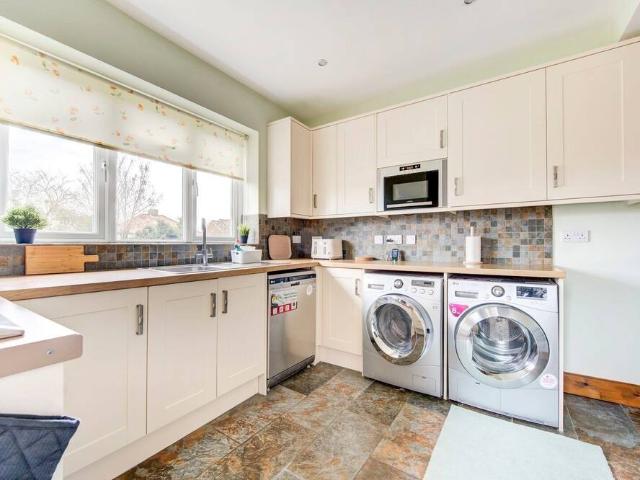 London, UB6 0QD, United Kingdom | 4 bed apartment for rent #114321037 | Rentberry