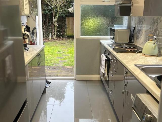 London, UB6 8BL, United Kingdom | 3 bed house for rent #168021629 | Rentberry