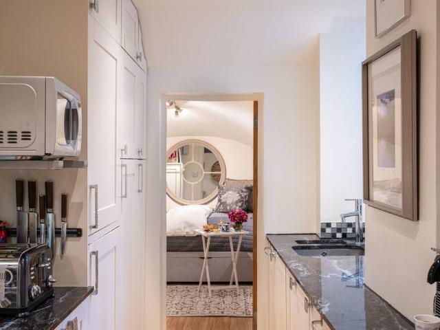 London Victoria station, Buckingham Palace Road, London, SW1V 1JU, United Kingdom | 2 bed townhouse for rent #96896676 | Rentberry