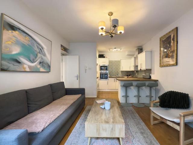 London, W14 0AU, United Kingdom | 2 bed apartment for rent #165110252 | Rentberry