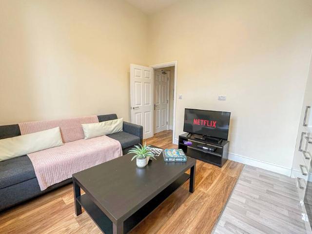 London, W14 0BL, United Kingdom | 2 bed apartment for rent #134692298 | Rentberry