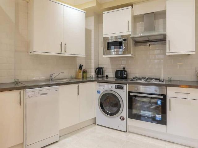London, W14 0PR, United Kingdom | 2 bed apartment for rent #96317148 | Rentberry