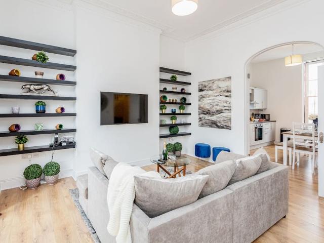 London, W14 8BA, United Kingdom | 4 bed apartment for rent #96501064 | Rentberry