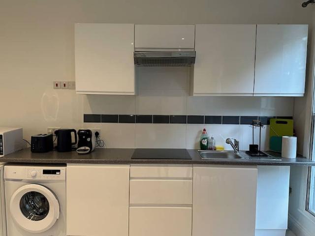London, W14 8HA, United Kingdom | Studio apartment for rent #147265626 | Rentberry