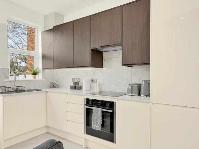 London, W14 9BQ, United Kingdom | 2 bed apartment for rent #167305310 | Rentberry