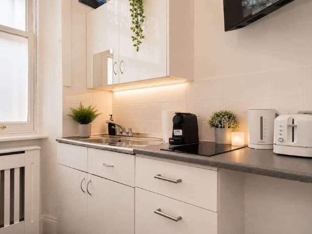 London, W14 9HQ, United Kingdom | Studio apartment for rent #168876024 | Rentberry