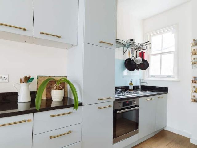 London, W14 9HR, United Kingdom | 2 bed apartment for rent #121498128 | Rentberry