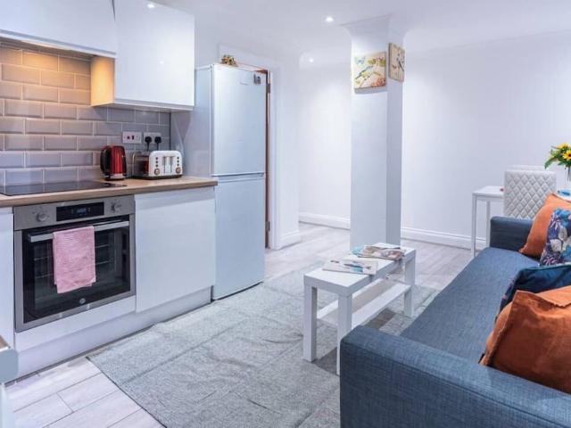 London, W14 9NL, United Kingdom | 1 bed apartment for rent #171786803 | Rentberry