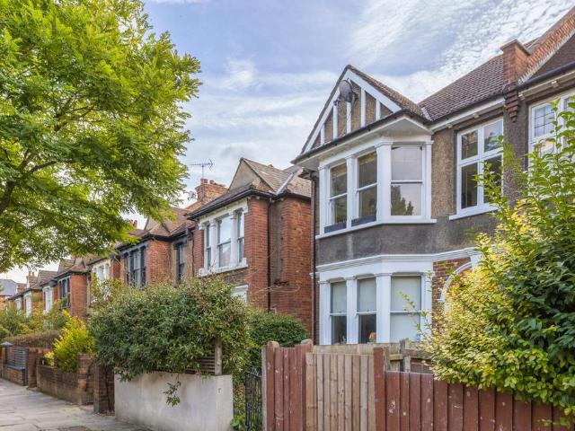 London W10 4 bed flat to rent £5,000 pcm £1,154 pw