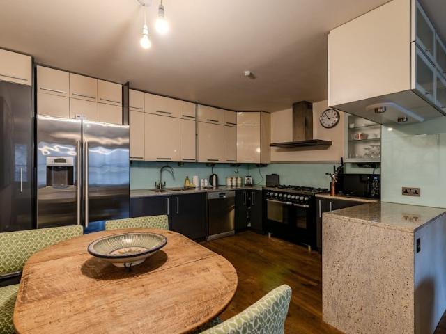 London, W11 1LE, United Kingdom | 3 bed house for rent #121479398 | Rentberry