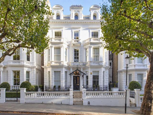 London W11 2 bed apartment to rent £6,200 pcm £1,431 pw