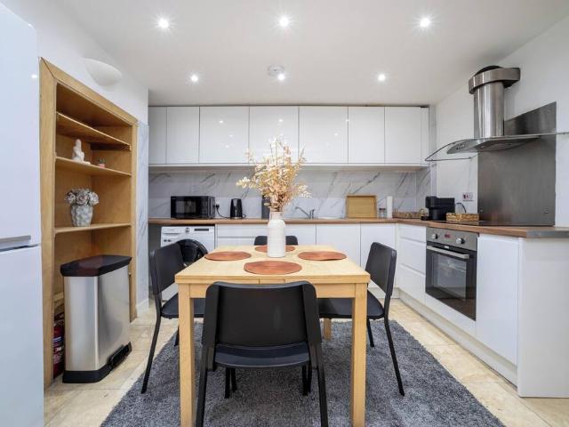 London, W11 3HG, United Kingdom | 3 bed house for rent #107050301 | Rentberry
