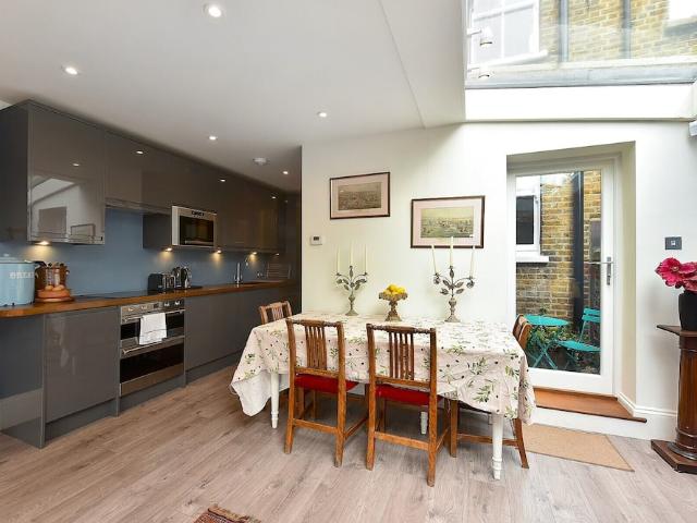 London, W11 4BP, United Kingdom | 2 bed apartment for rent #160280453 | Rentberry