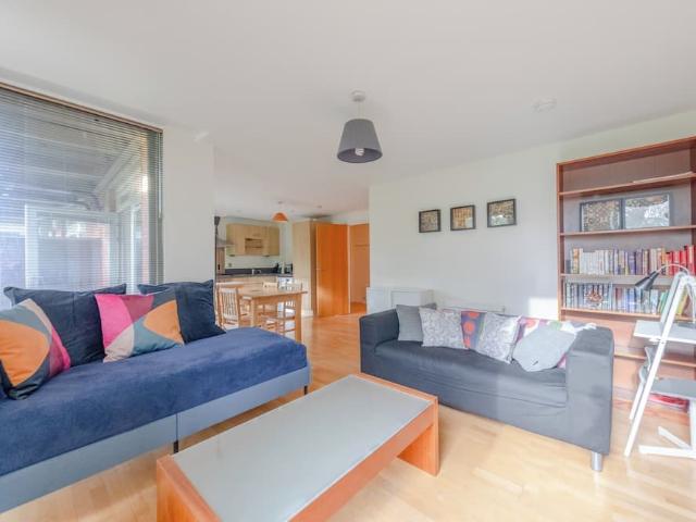 London, W11 4JX, United Kingdom | 2 bed condo for rent #95728505 | Rentberry