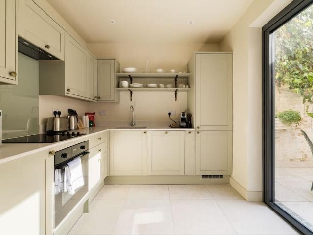 London, W11 4QQ, United Kingdom | 2 bed house for rent #165010982 | Rentberry