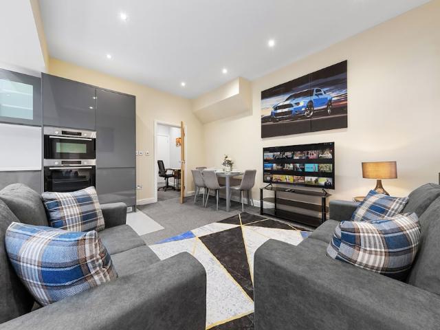 London, W12 0HB, United Kingdom | 2 bed apartment for rent #128025475 | Rentberry