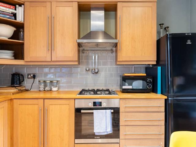 London, W12 0HF, United Kingdom | 3 bed apartment for rent #97927050 | Rentberry