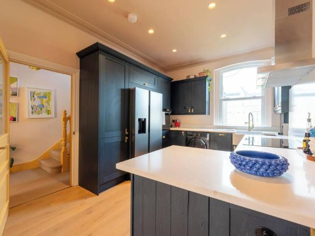 London, W12 0HN, United Kingdom | 2 bed apartment for rent #171150994 | Rentberry