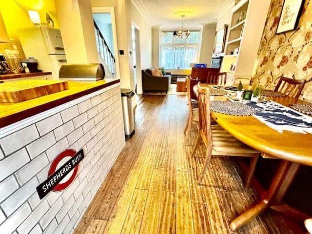 London, W12 0PA, United Kingdom | 3 bed townhouse for rent #116835116 | Rentberry