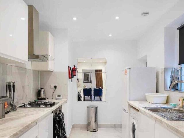 London, W12 0RT, United Kingdom | 3 bed house for rent #171436440 | Rentberry