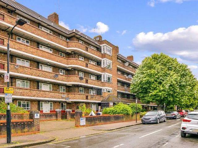 London, W12 2 bed flat to rent £2,350 pcm £542 pw