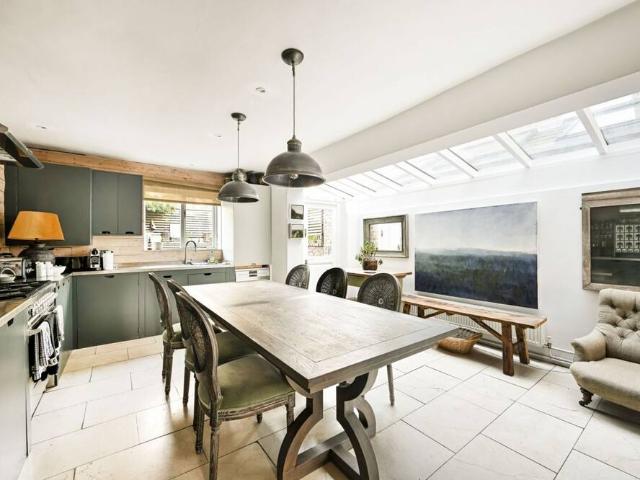 London, W12 7BG, United Kingdom | 3 bed townhouse for rent #164778888 | Rentberry