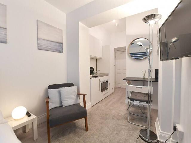 London, W12 8AD, United Kingdom | 1 bed apartment for rent #98295091 | Rentberry