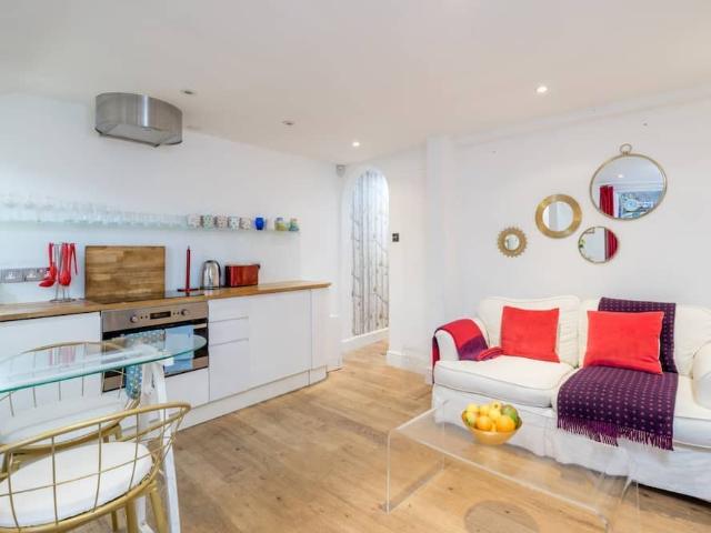 London, W12 8AH, United Kingdom | 1 bed apartment for rent #96460414 | Rentberry