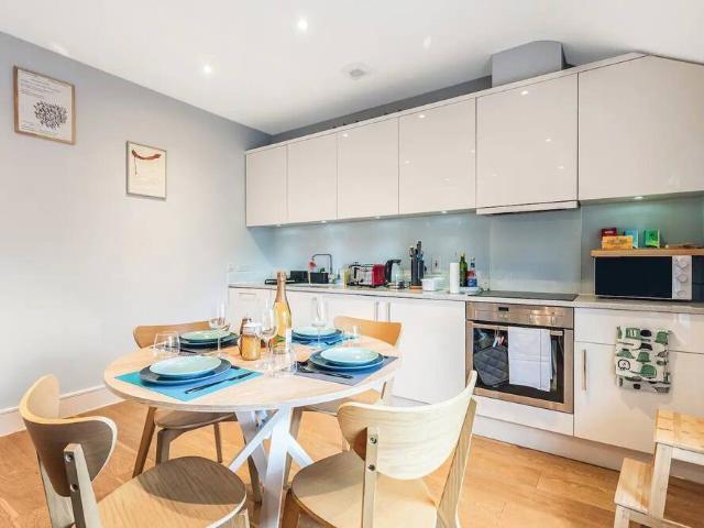 London, W12 8BU, United Kingdom | 1 bed apartment for rent #114730165 | Rentberry