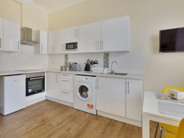 London, W12 8QN, United Kingdom | 1 bed house for rent #169408627 | Rentberry