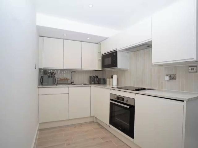 London, W12 9AZ, United Kingdom | 1 bed apartment for rent #169675626 | Rentberry