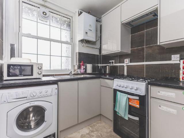 London, W12 9HD, United Kingdom | 3 bed apartment for rent #172263298 | Rentberry