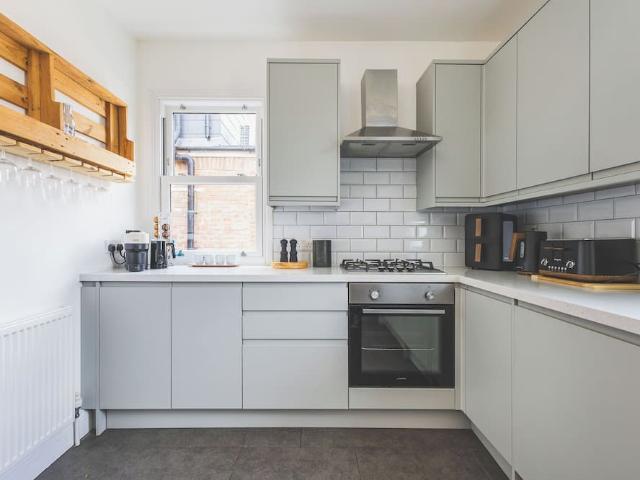 London, W12 9QF, United Kingdom | 2 bed apartment for rent #169410266 | Rentberry