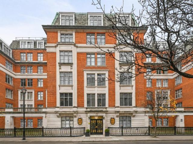 London W1W 1 bed flat to rent £3,642 pcm £840 pw