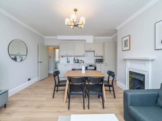 London, W1W 7DJ, United Kingdom | 2 bed apartment for rent #154359965 | Rentberry