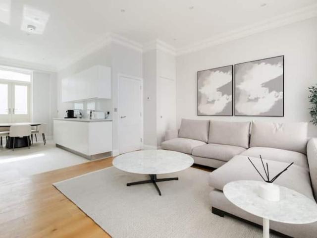 London, W1W 8AX, United Kingdom | 3 bed townhouse for rent #103798528 | Rentberry
