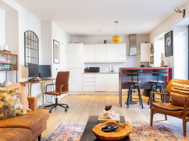 London, W1D 6DD, United Kingdom | 1 bed apartment for rent #169815912 | Rentberry