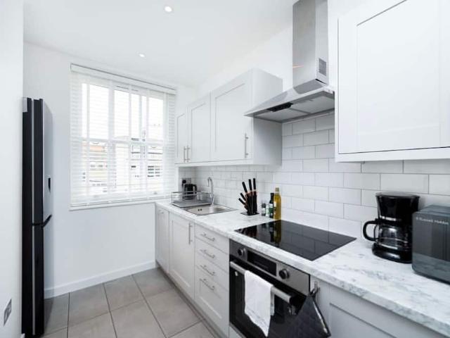 London, W1F 8ZF, United Kingdom | 3 bed apartment for rent #164915720 | Rentberry