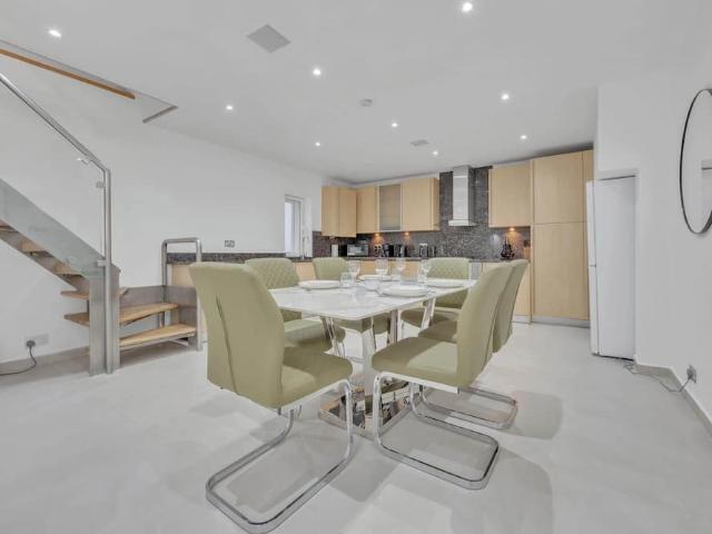 London, W1J 7HZ, United Kingdom | 3 bed townhouse for rent #123942304 | Rentberry
