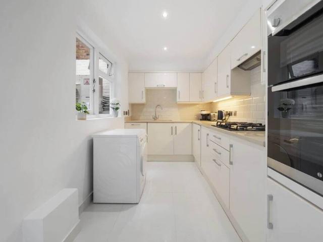 London, W1J 7SQ, United Kingdom | 3 bed apartment for rent #95999189 | Rentberry