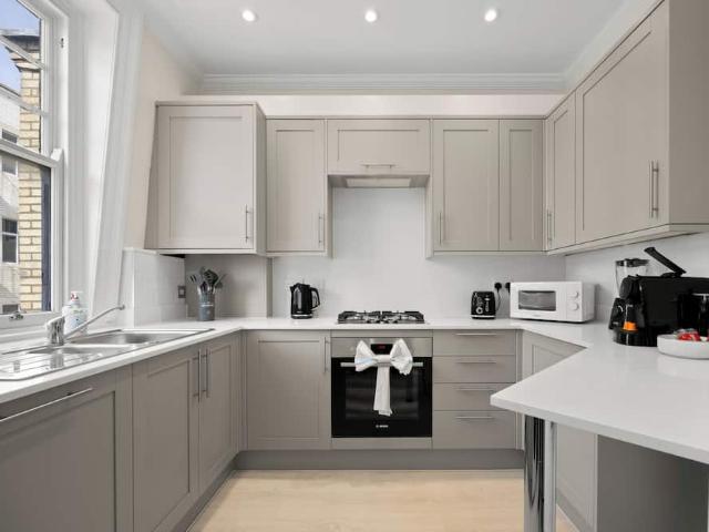 London, W1K 6JR, United Kingdom | 3 bed apartment for rent #163798897 | Rentberry