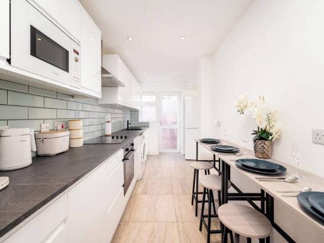 London, W3 0AN, United Kingdom | 4 bed apartment for rent #164928154 | Rentberry